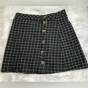 H&M SKIRT SZE 8 white and black